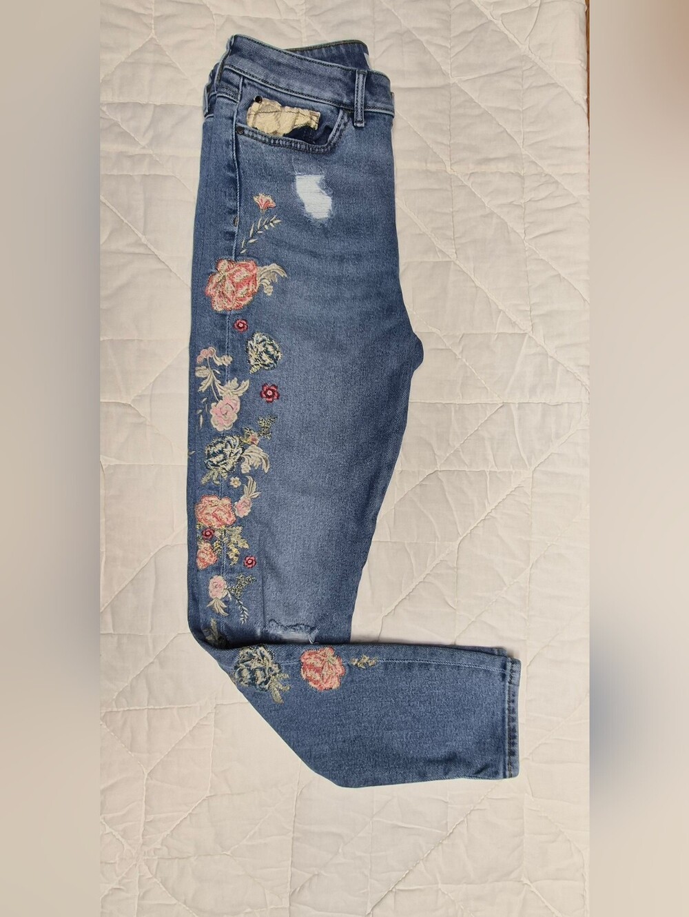 Guess -1981 Skinny- Floral Embroidered/Distressed Jeans - Size 29